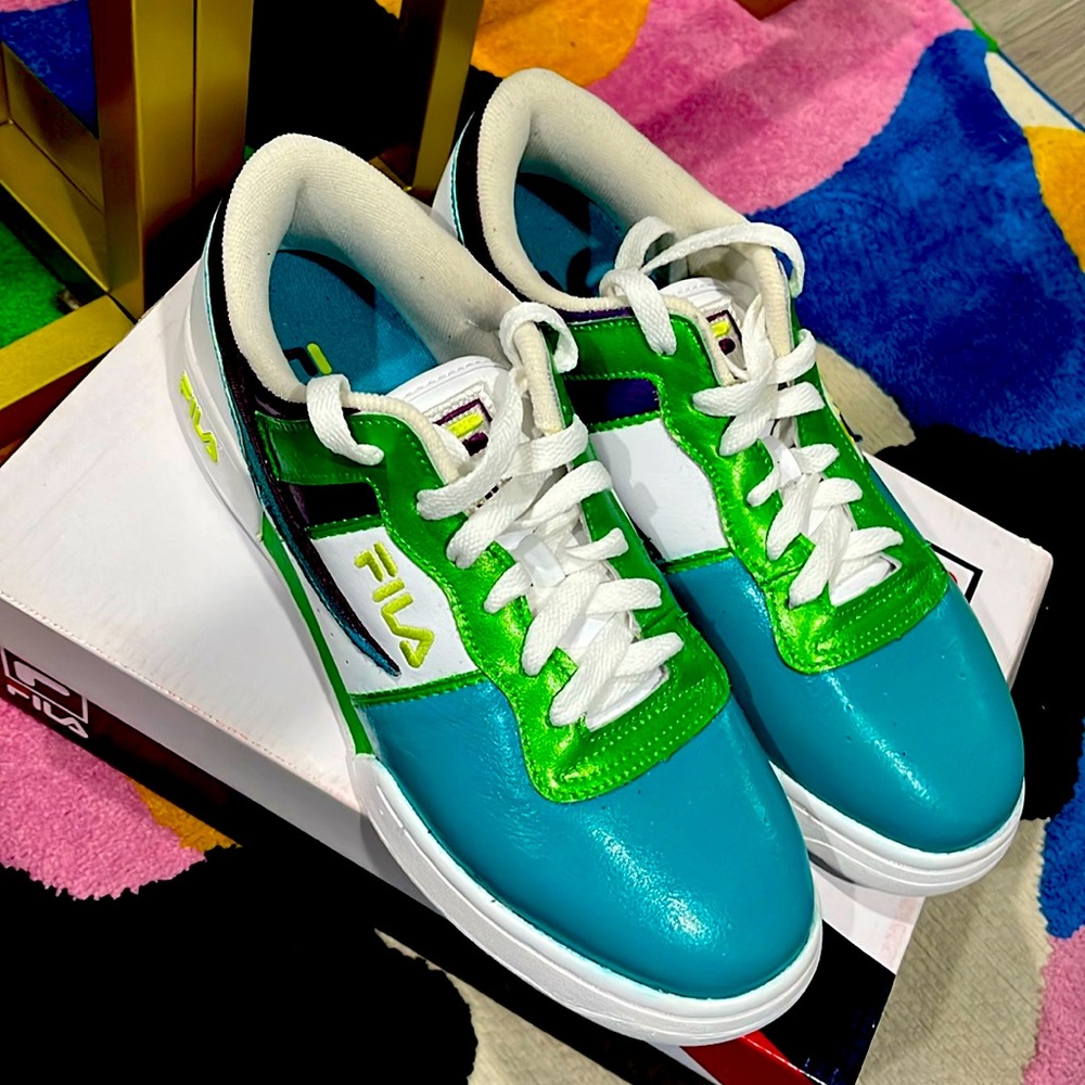 Brand new shoes for women custom made great for gym shopping and everyday